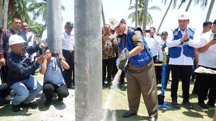 GUBERNUR ARINAL DJUNAIDI APRESIASI KINERJA PLN UID LAMPUNG TERANGI PULAU 3T