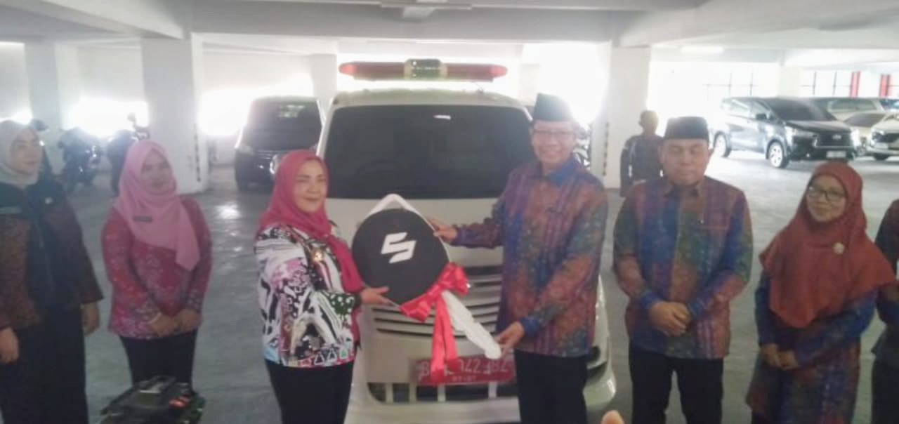 Pemerintah Kota Bandar Lampung Menyerahkan Bantuan 1 Unit Kendaraan Ambulance Untuk Operasional Klinik Pratama UIN Raden Intan Bandar Lampung