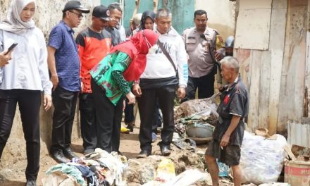 Walikota Eva Dwiana Tinjau Lokasi Terdampak Banjir