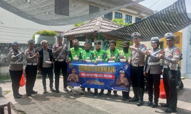 Satlantas Polres Metro Laksanakan Baksos Jumat berkah