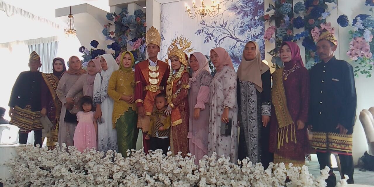 Sakral dan Berwibawa, Pernikahan Hendri–Ria Diana Tegaskan Harmoni Adat Lampung dan Nilai Nasional