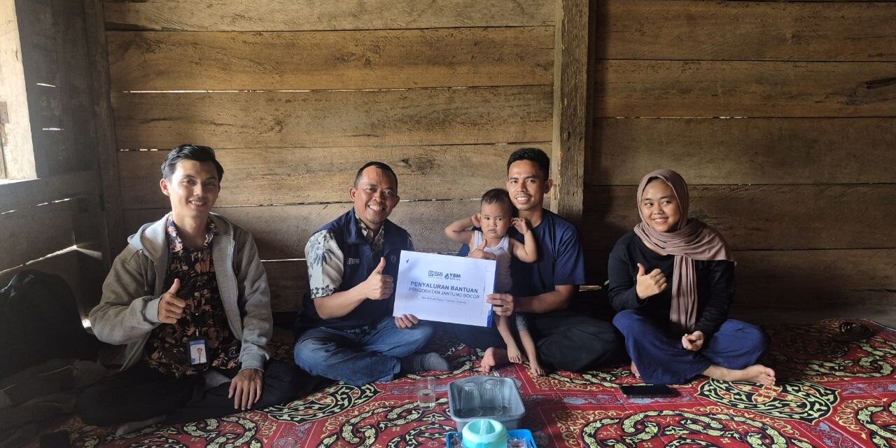 YBM BRILiaN Salurkan Bantuan Pengobatan untuk Balita Penderita Jantung Bocor di Kelumbayan Barat